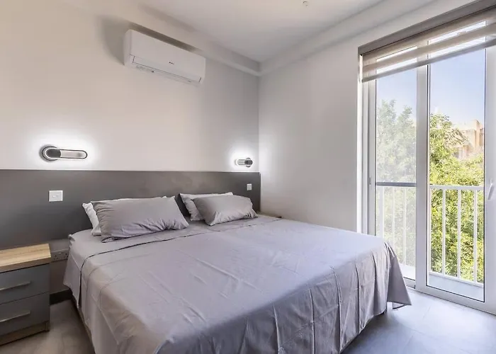 Nocturnal Elegance Apartment By Solea