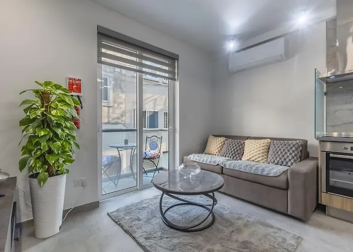 Nocturnal Elegance Apartment By Solea